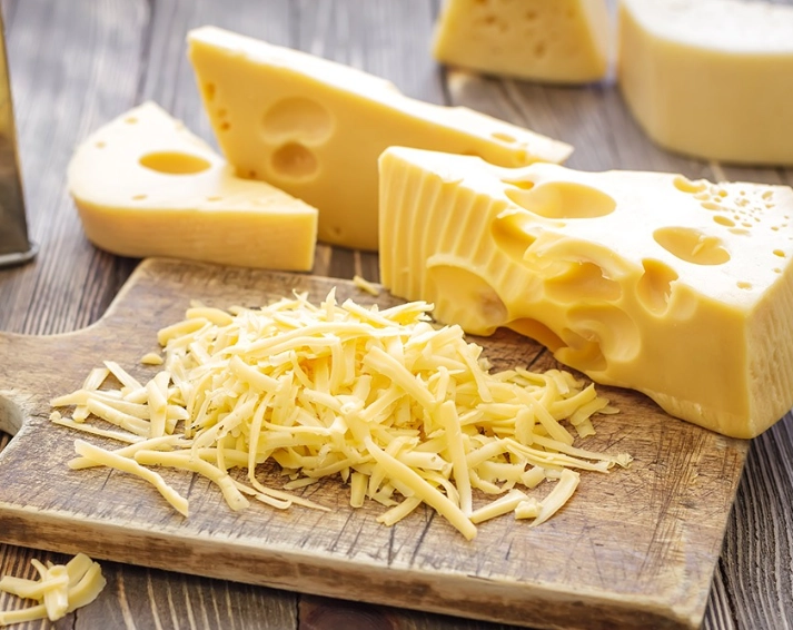 貓 吃 起司 貓 吃 起司