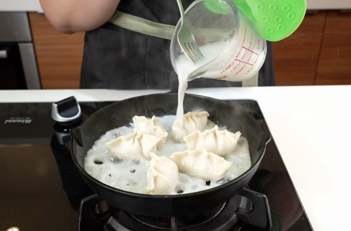 煎餃麵粉水 煎餃麵粉水