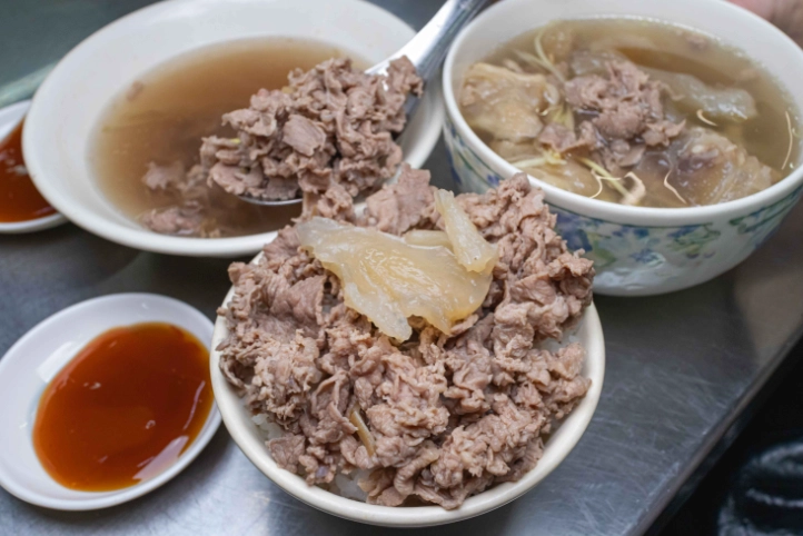 嘉義王媽媽牛雜湯與牛肉乾不賣服務：在地美食深度探索與必吃攻略