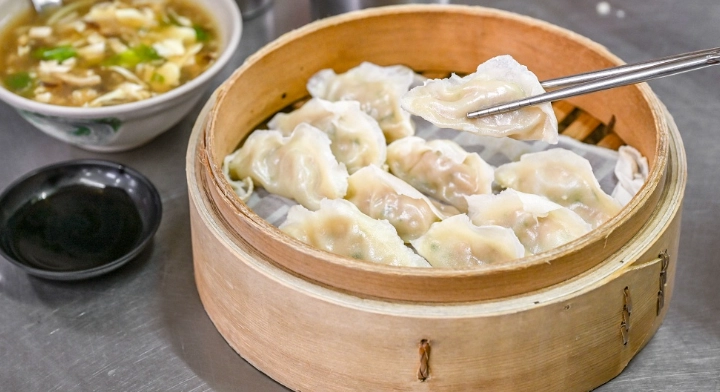 台中火車站附近平價美食全攻略：在地人私藏必吃清單與省錢秘訣