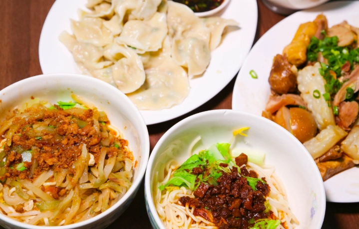 富農街小吃全攻略：必吃美食、隱藏版攤位與在地人推薦