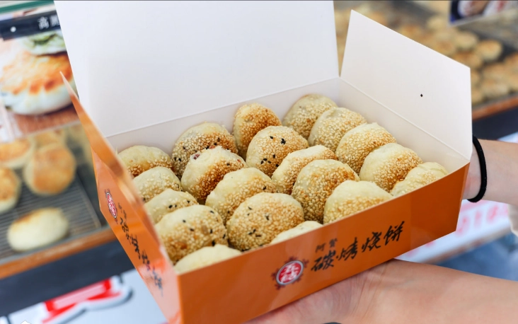 阿賢碳烤燒餅：炭火烤製的台灣傳統美味與必吃攻略